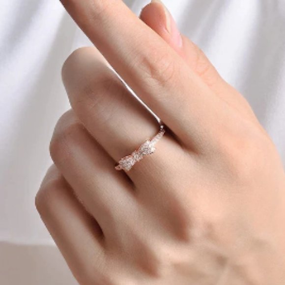 VIDEO LISTING Dainty Bow Ring - Picture 8 of 17